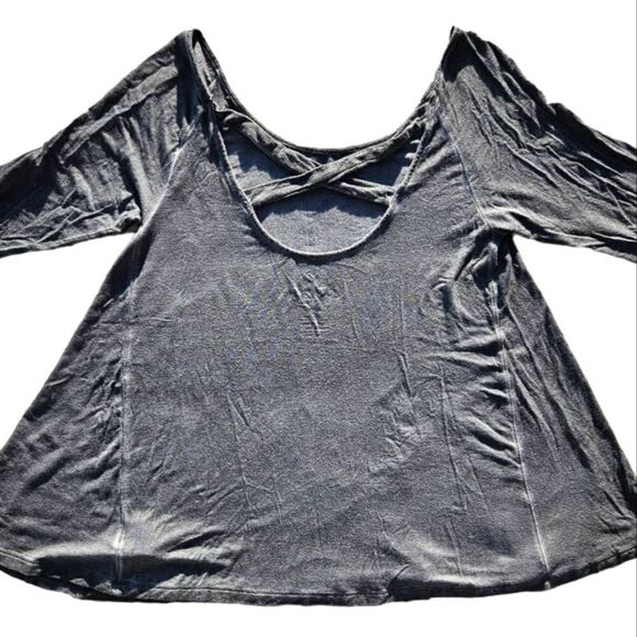 Soft & Sexy AEO T 1977. Viscose long sleeve shirt by American Eagle Outfitters. - Picture 2 of 16